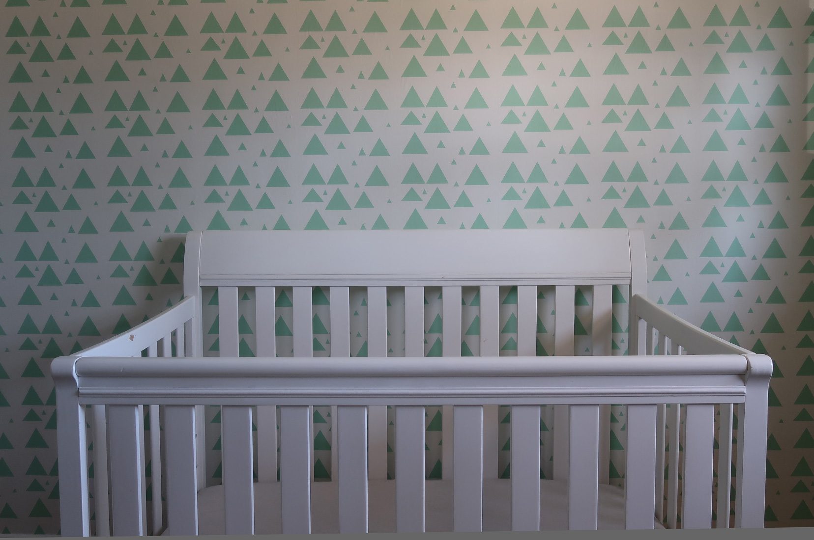 BABY-CRIB-DAWN-CARPENTER-ashley-walker-SNQ21J28wO8-unsplash-pot67pfwq3q8x2d65b64w8pll8971hqzwucoeb4ooo