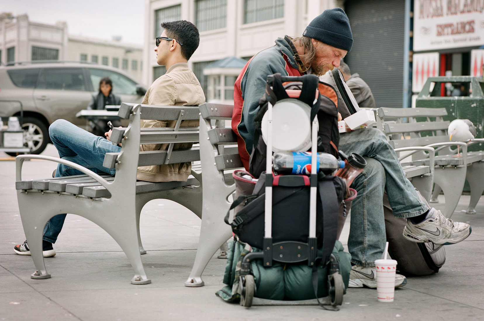 RICH-POOR-POVERTY-CONTRAST-benjamin-disinger-2xzEIQFzw0g-unsplash